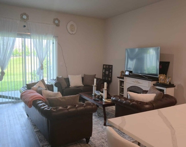 12865 Sw Forli Way - Photo Thumbnail 4