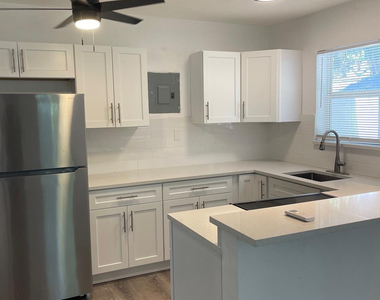 828 Ne 16th Avenue - Photo Thumbnail 2