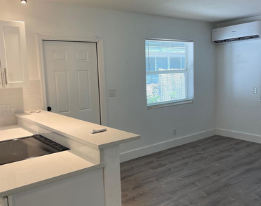828 Ne 16th Avenue - Photo Thumbnail 3