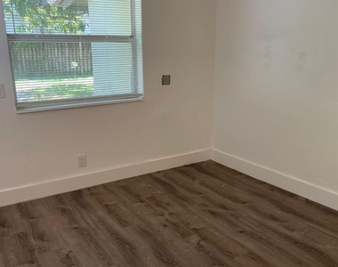 828 Ne 16th Avenue - Photo Thumbnail 8