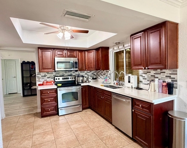 2551 Nw 98th Avenue - Photo Thumbnail 10