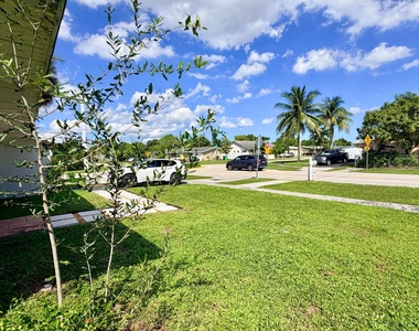 2551 Nw 98th Avenue - Photo Thumbnail 2