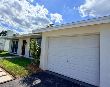2551 Nw 98th Avenue - Photo Thumbnail 6