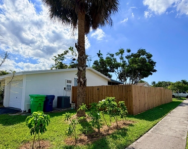 2551 Nw 98th Avenue - Photo Thumbnail 3