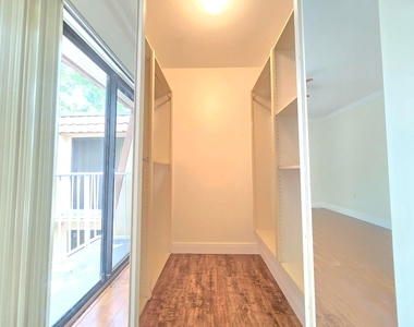 710 Mill Valley Place - Photo Thumbnail 13