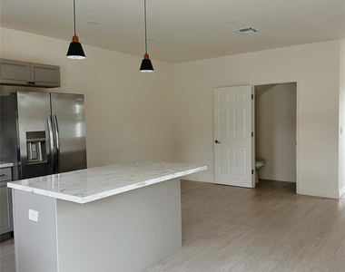 480 Nw 27th Avenue - Photo Thumbnail 2