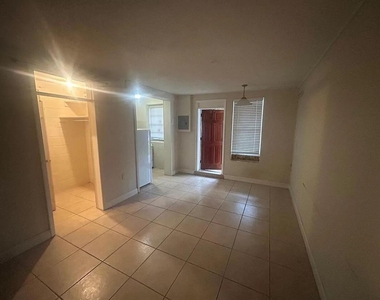 3312 Se 7th Street - Photo Thumbnail 2