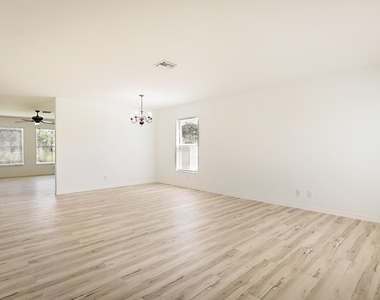 617 Se Karrigan Terrace - Photo Thumbnail 7