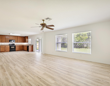 617 Se Karrigan Terrace - Photo Thumbnail 11