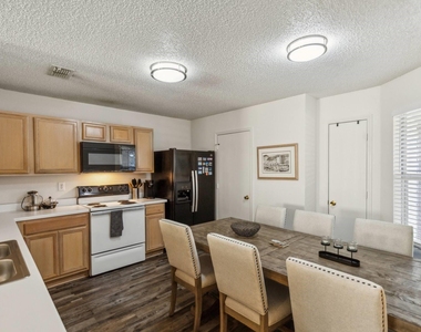 205 Crystalwood Drive - Photo Thumbnail 9