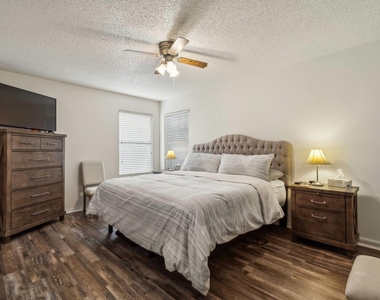 205 Crystalwood Drive - Photo Thumbnail 13