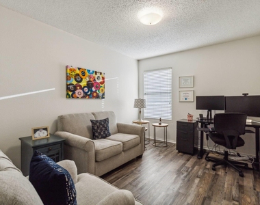 205 Crystalwood Drive - Photo Thumbnail 3