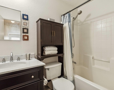 205 Crystalwood Drive - Photo Thumbnail 15