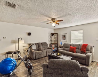205 Crystalwood Drive - Photo Thumbnail 7