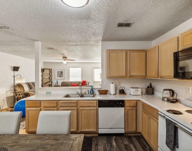 205 Crystalwood Drive - Photo Thumbnail 10