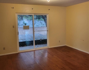 1551 Pamela Lane - Photo Thumbnail 4