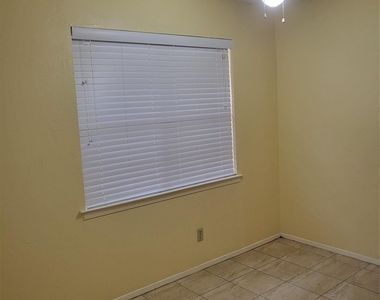 1551 Pamela Lane - Photo Thumbnail 3