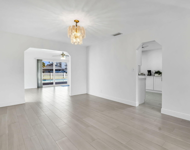 9067 Nw 21st Court - Photo Thumbnail 5
