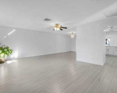 9067 Nw 21st Court - Photo Thumbnail 2
