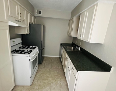 5317 Junius Street - Photo Thumbnail 4