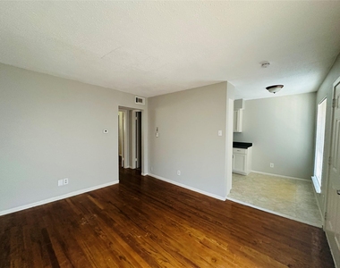 5317 Junius Street - Photo Thumbnail 8