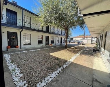 5317 Junius Street - Photo Thumbnail 2