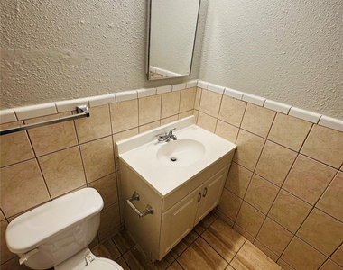 5317 Junius Street - Photo Thumbnail 10