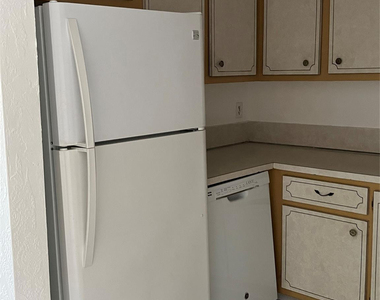 6070 W 19 Avenue - Photo Thumbnail 4