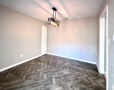 2007 Fleur De Lis Court - Photo Thumbnail 7