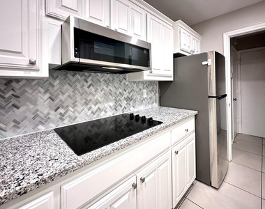 2007 Fleur De Lis Court - Photo Thumbnail 6