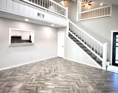 2007 Fleur De Lis Court - Photo Thumbnail 3