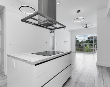 155 E Boca Raton Road - Photo Thumbnail 2