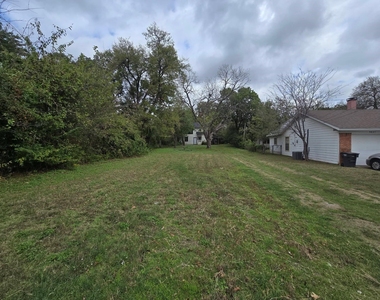 4824 Meadowbrook Drive - Photo Thumbnail 7
