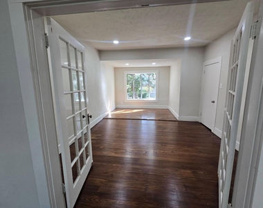 4824 Meadowbrook Drive - Photo Thumbnail 17