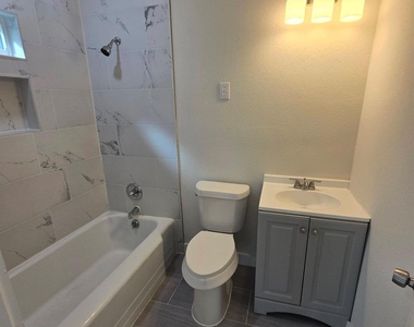 4824 Meadowbrook Drive - Photo Thumbnail 15