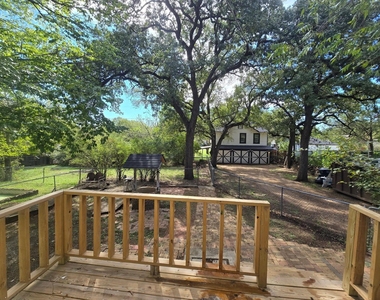 4824 Meadowbrook Drive - Photo Thumbnail 4