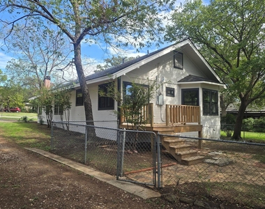4824 Meadowbrook Drive - Photo Thumbnail 3
