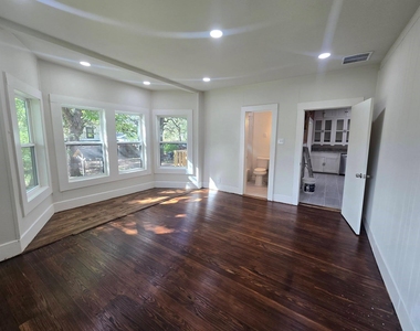 4824 Meadowbrook Drive - Photo Thumbnail 14