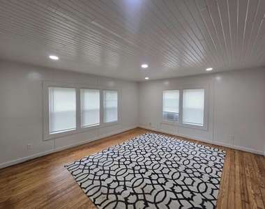4824 Meadowbrook Drive - Photo Thumbnail 21