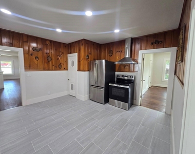 4824 Meadowbrook Drive - Photo Thumbnail 12
