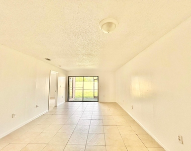2205 Sw 80th Terrace - Photo Thumbnail 5