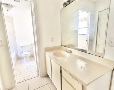 2205 Sw 80th Terrace - Photo Thumbnail 8