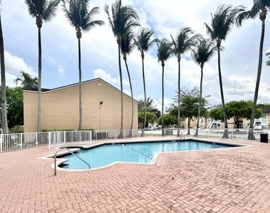 2205 Sw 80th Terrace - Photo Thumbnail 19