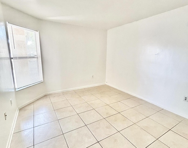 2205 Sw 80th Terrace - Photo Thumbnail 12
