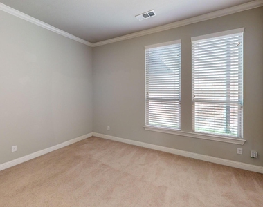 7005 Golf Club Drive - Photo Thumbnail 9