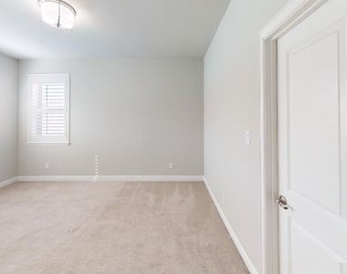 7005 Golf Club Drive - Photo Thumbnail 16