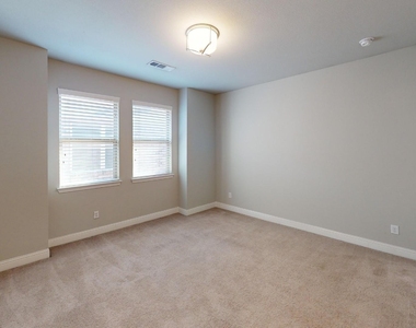 7005 Golf Club Drive - Photo Thumbnail 18