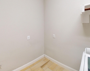 7005 Golf Club Drive - Photo Thumbnail 6