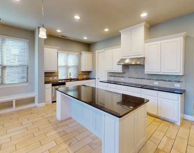 7005 Golf Club Drive - Photo Thumbnail 5