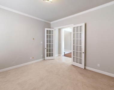 7005 Golf Club Drive - Photo Thumbnail 10